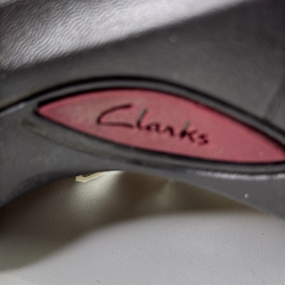 Clark’s Artisan Bronze Wedge Sandals size 9 - Picture 9 of 12